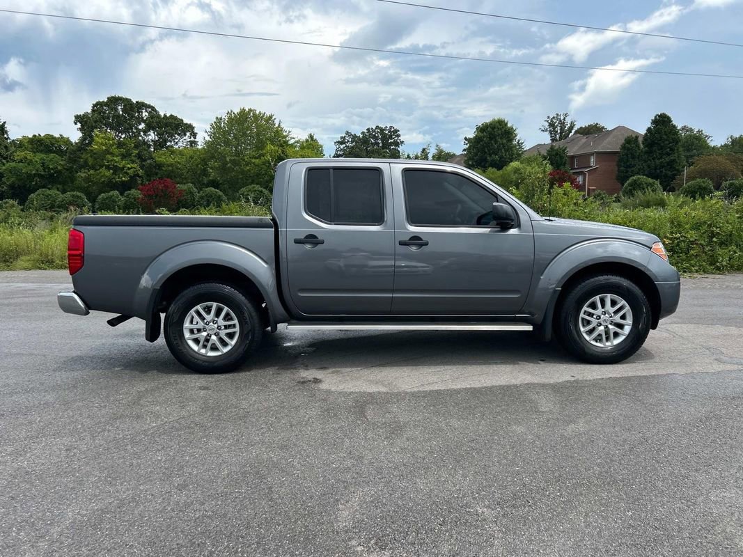 Used 2021 Nissan Frontier SV image 2