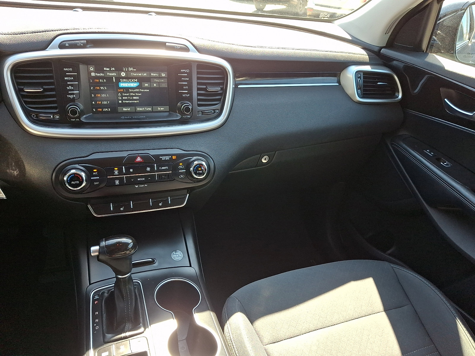 Used 2018 Kia Sorento LX image 16