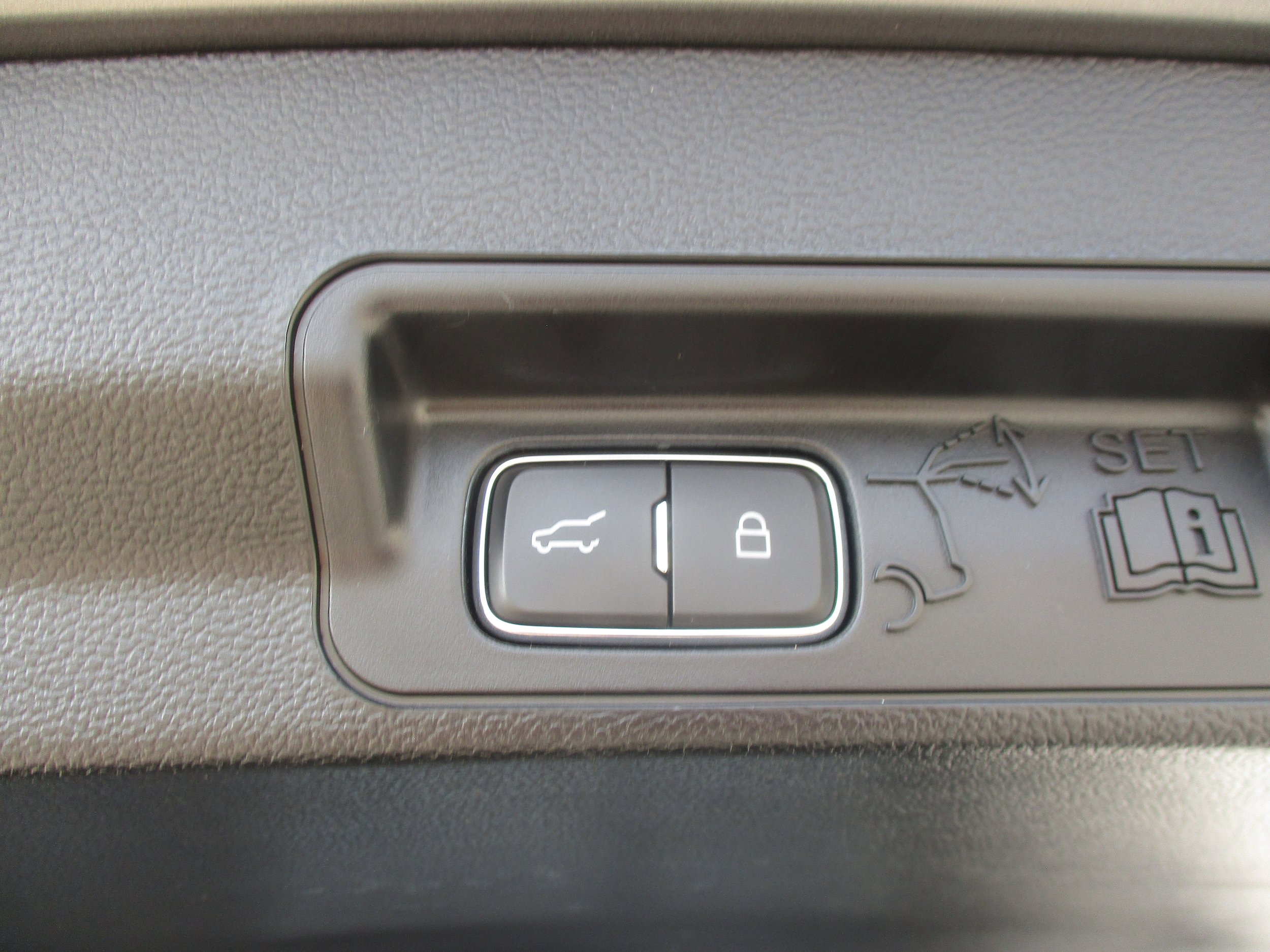 Used 2023 Ford Explorer XLT w/ Equipment Group 202A AWD/4WD image 43