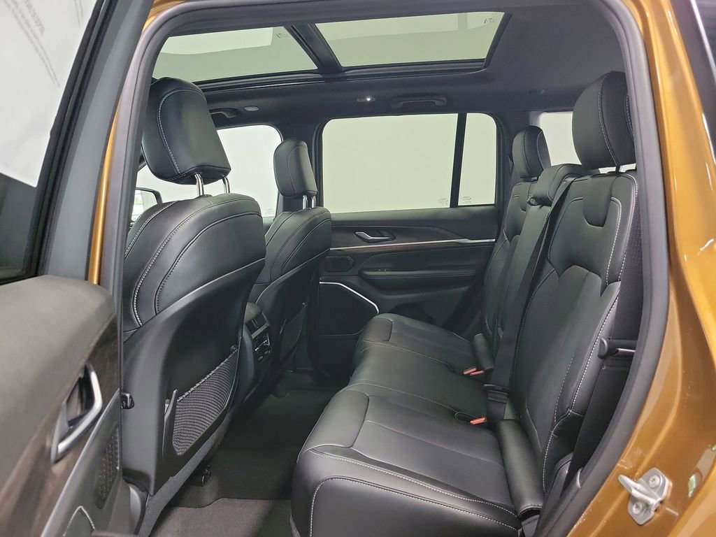 New 2026 Jeep Grand Cherokee Limited AWD/4WD image 9