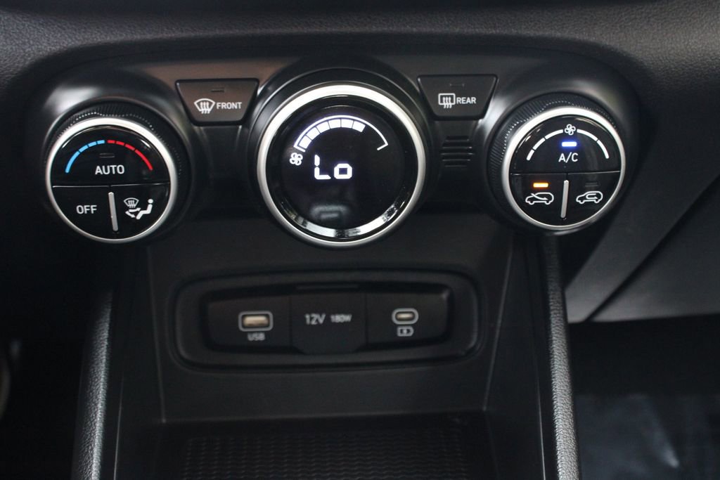 Used 2023 Hyundai Venue SEL image 35