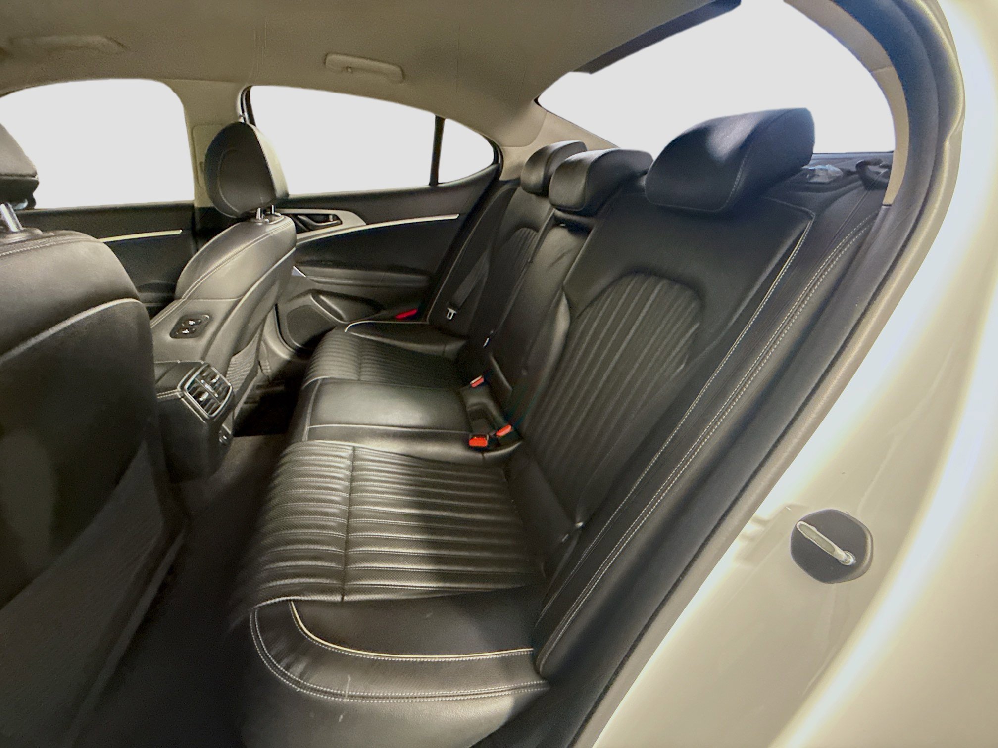 Used 2022 Genesis G70 3.3T image 25