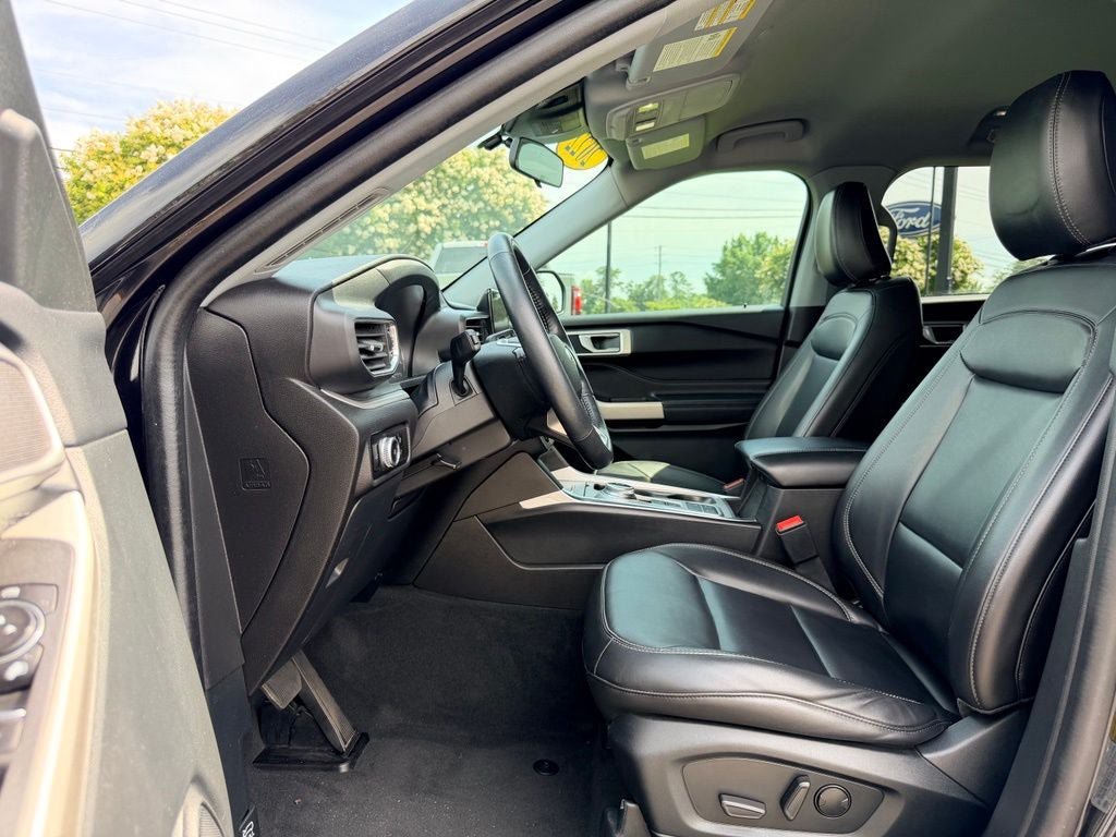 Certified 2022 Ford Explorer XLT w/ Equipment Group 202A RWD image 22