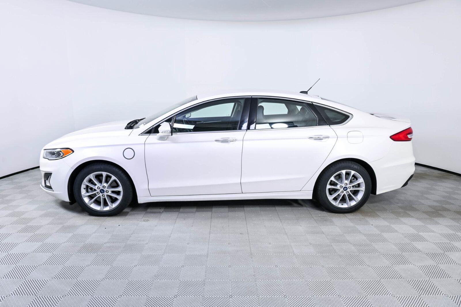 Used 2019 Ford Fusion Energi Titanium FWD image 2