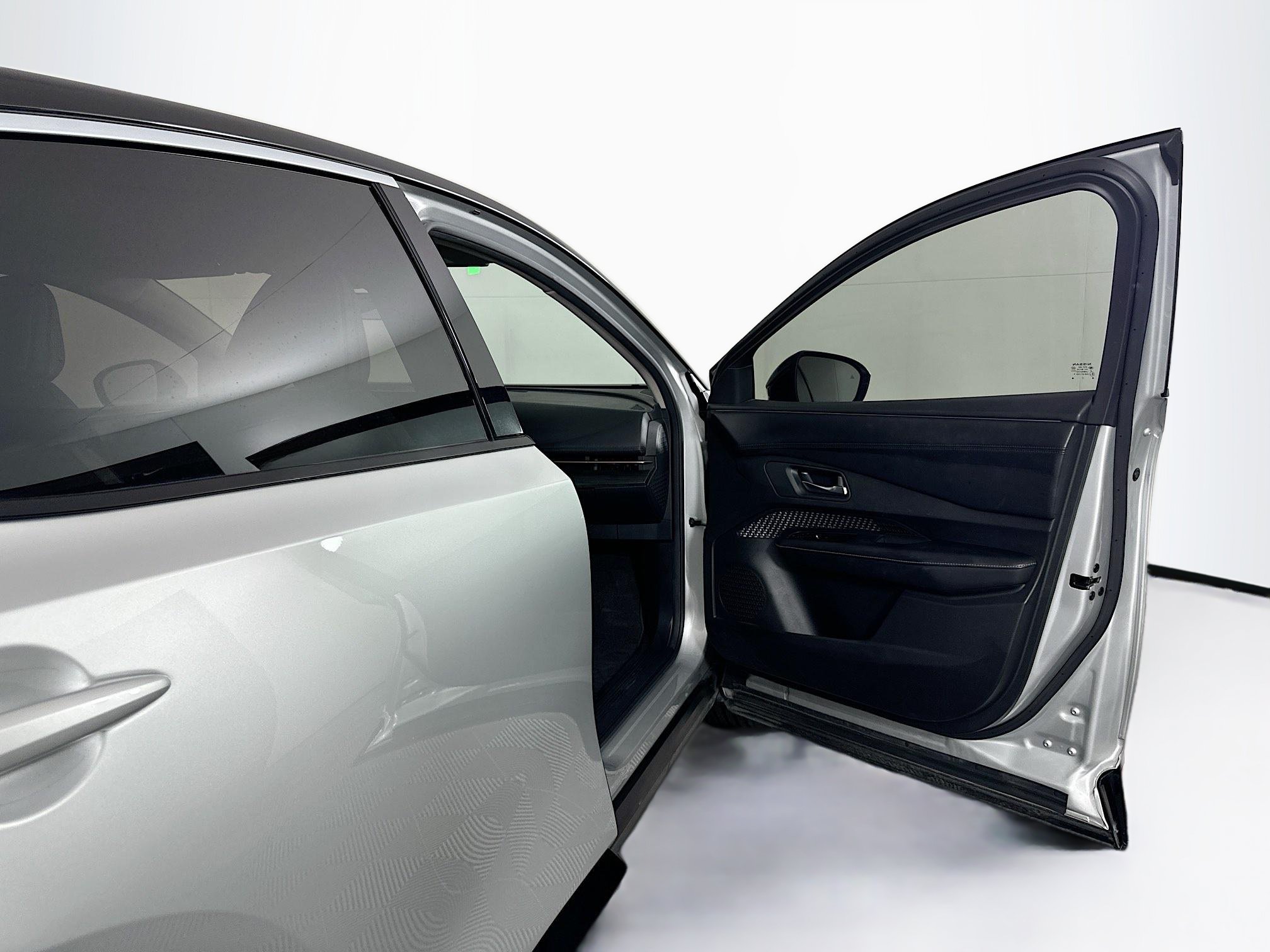 Used 2023 Nissan Ariya FWD image 32