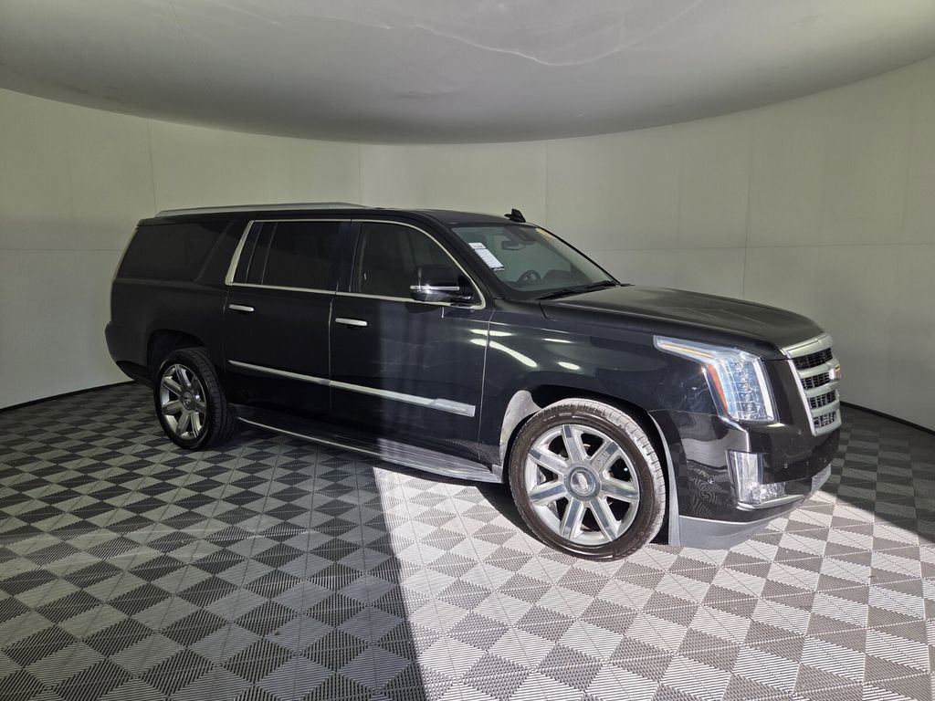 Used 2019 Cadillac Escalade ESV Luxury RWD image 2