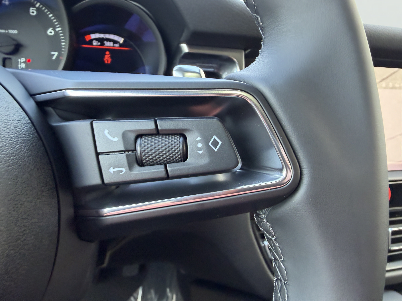 New 2026 Porsche Macan AWD/4WD image 32