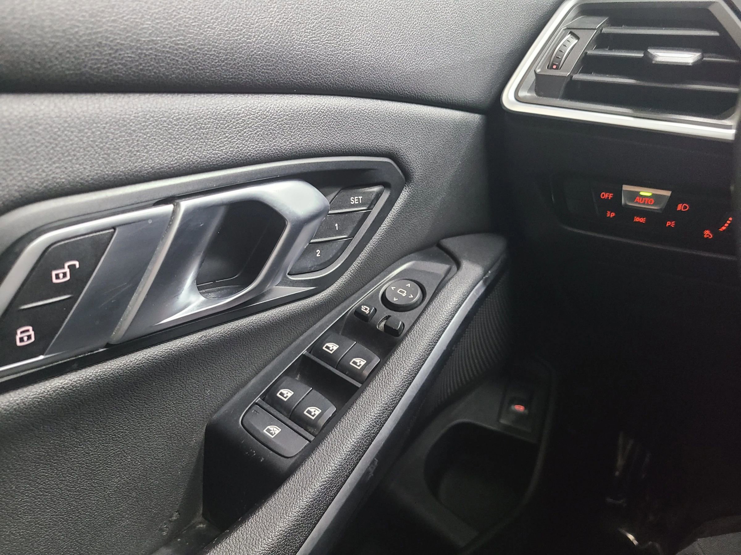 Used 2020 BMW 330i xDrive Sedan w/ Convenience Package image 28