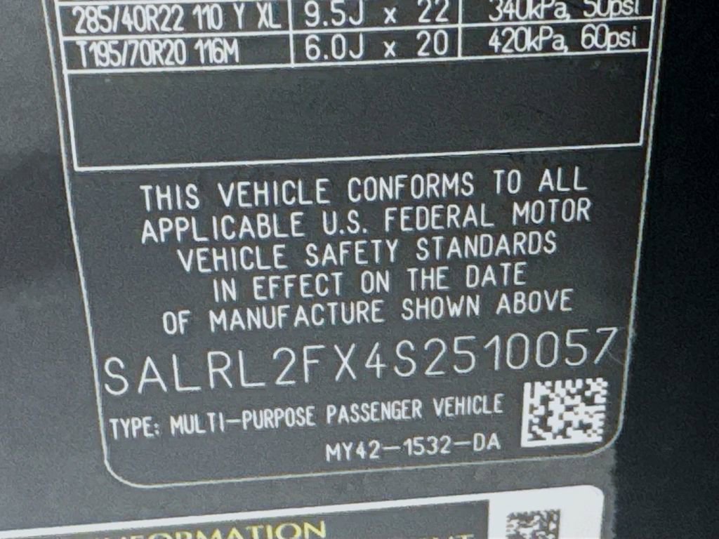 New 2025 Land Rover Discovery Dynamic SE image 32