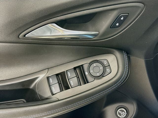 Used 2025 Buick Encore GX Sport Touring w/ Advanced Technology Package FWD image 18
