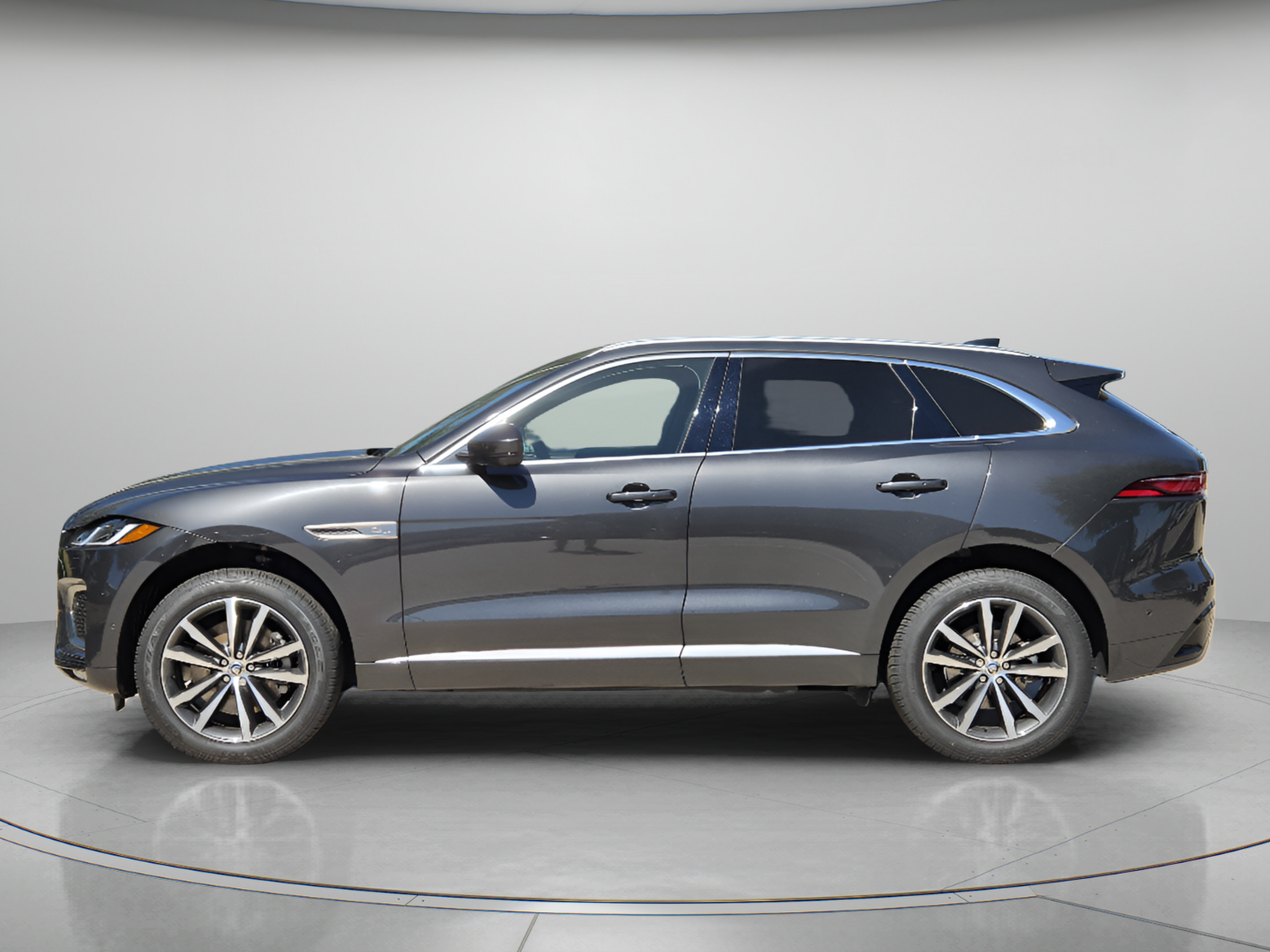 Used 2026 Jaguar F-PACE R-Dynamic S AWD/4WD image 2
