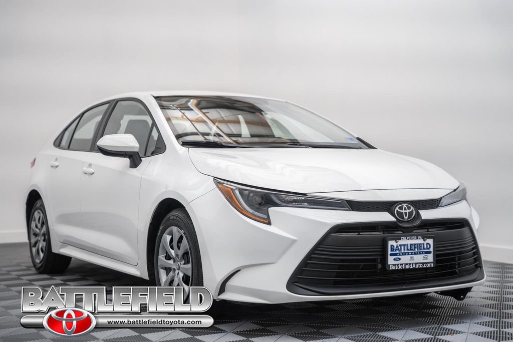 Used 2023 Toyota Corolla LE FWD image 1