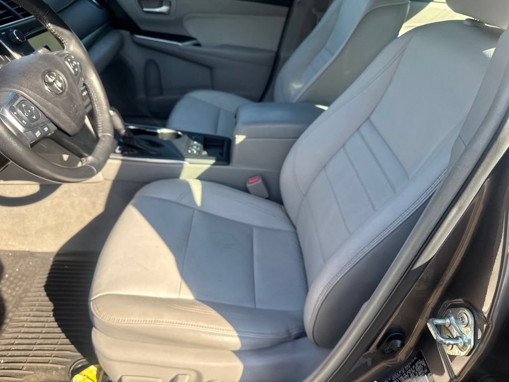Used 2015 Toyota Camry XLE w/ Moonroof Package FWD image 22