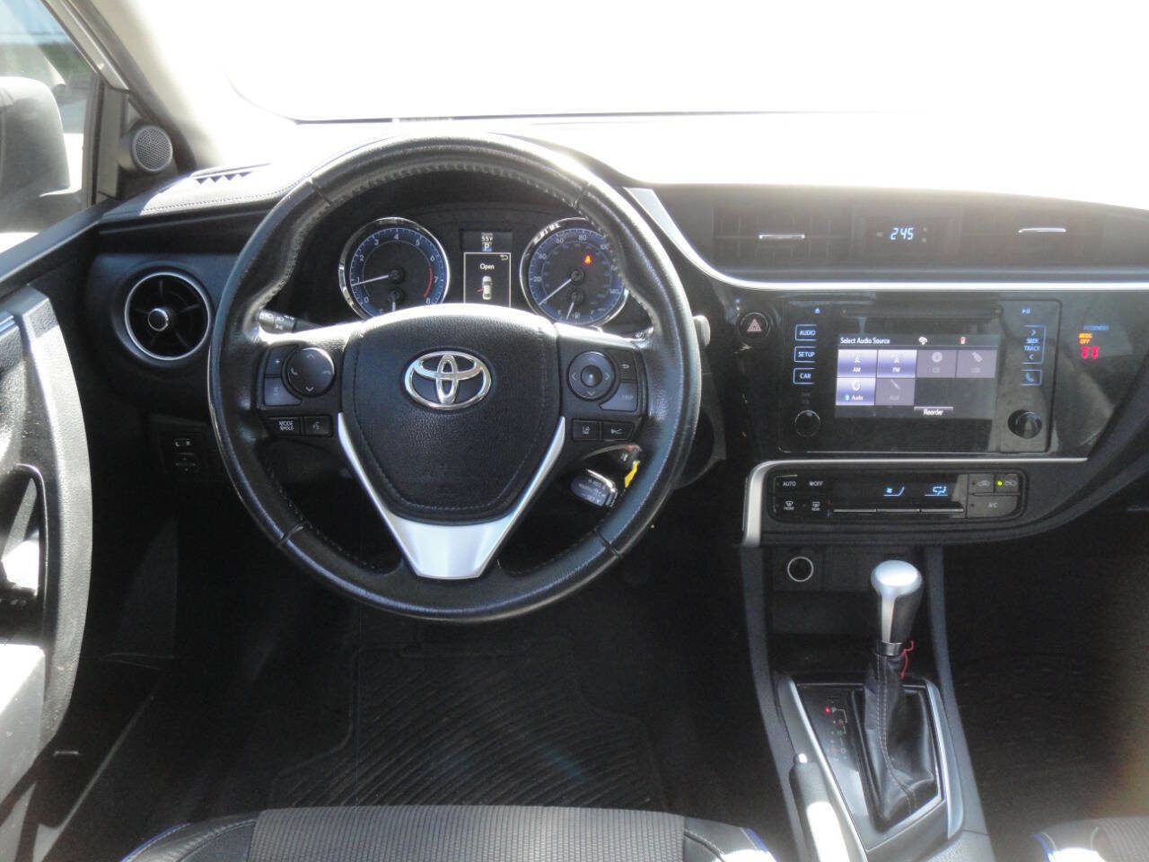 Used 2019 Toyota Corolla SE image 11