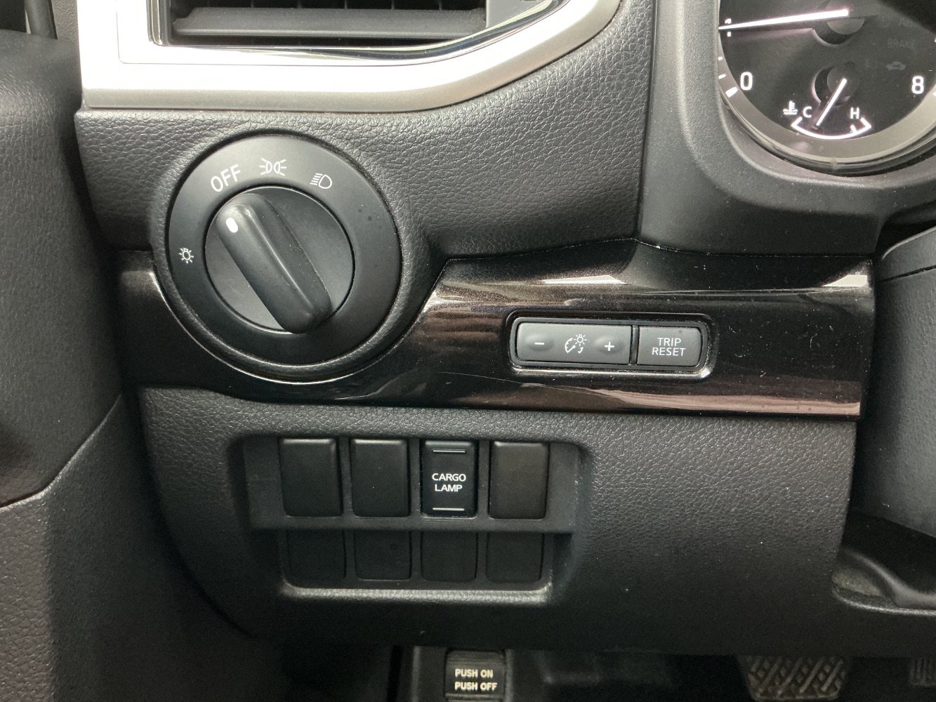 Used 2019 Nissan Titan SV AWD/4WD image 37