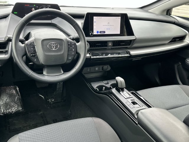 Used 2025 Toyota Prius LE FWD image 6