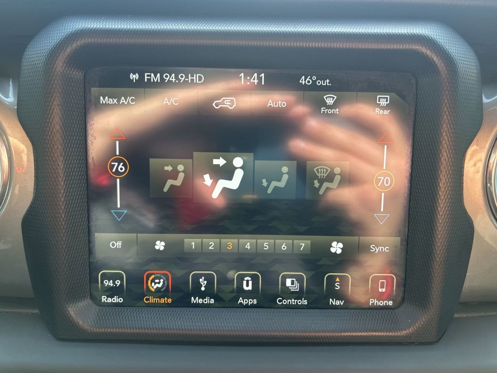 Used 2018 Jeep Wrangler Unlimited Sahara image 27