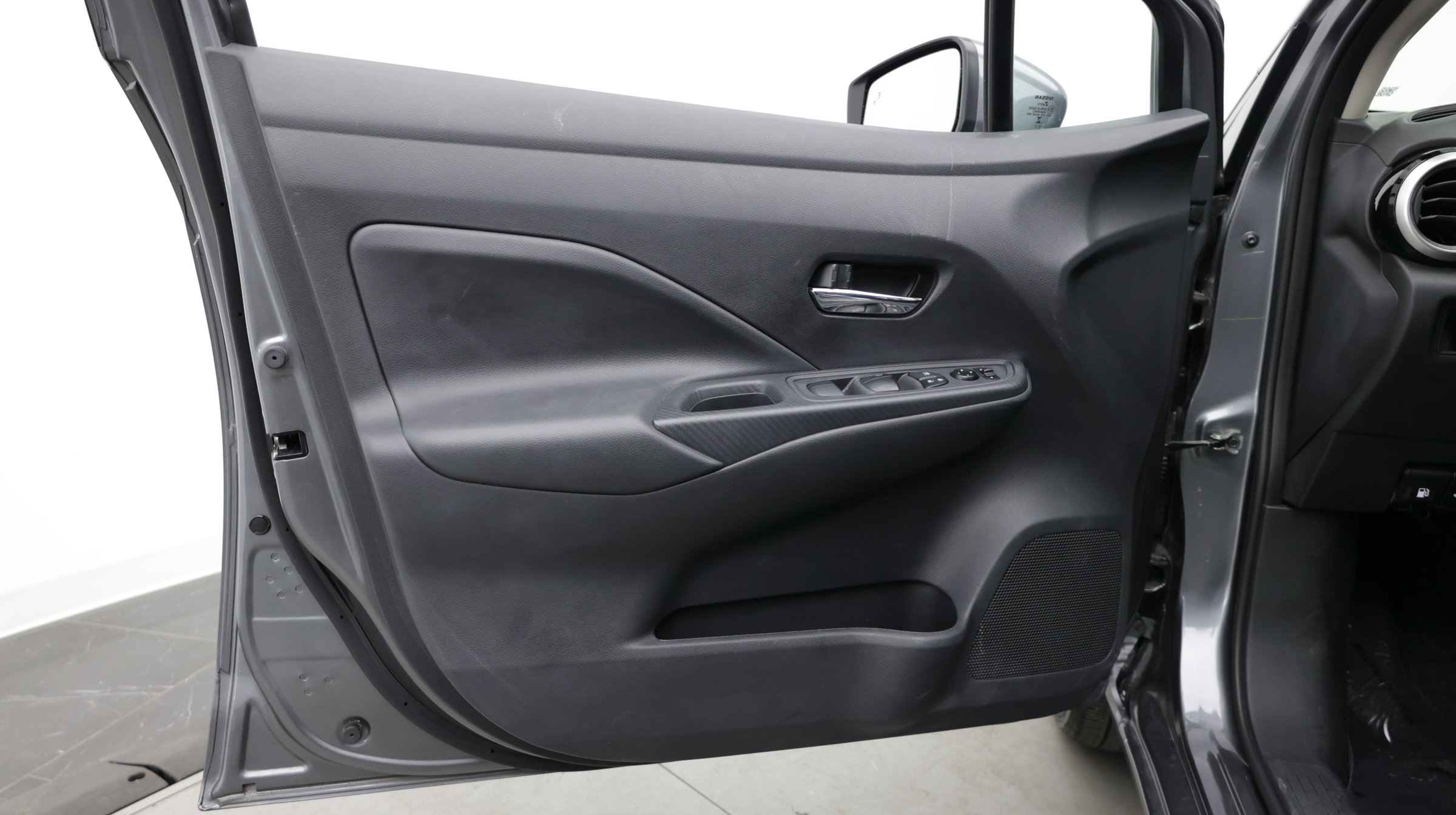 Used 2025 Nissan Versa SV FWD image 10