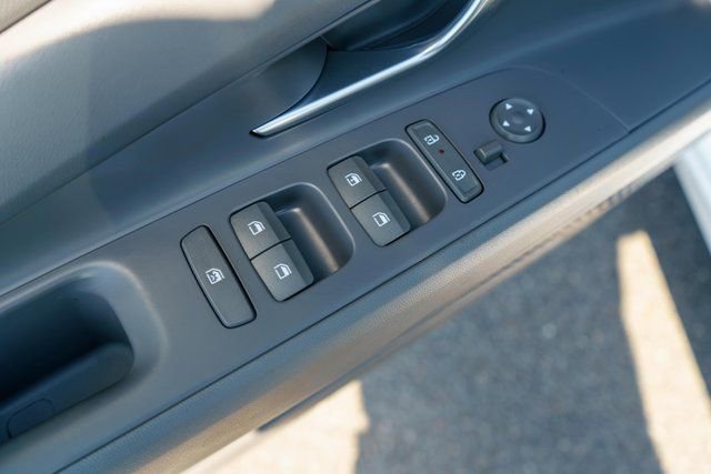 Used 2024 Hyundai Elantra SE FWD image 17