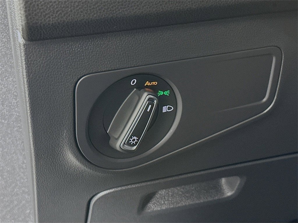 Used 2024 Volkswagen Tiguan Wolfsburg Edition image 18