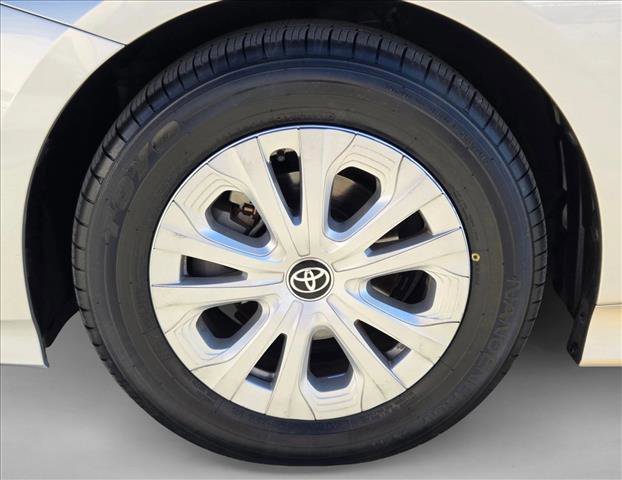 Certified 2021 Toyota Prius L Eco image 22