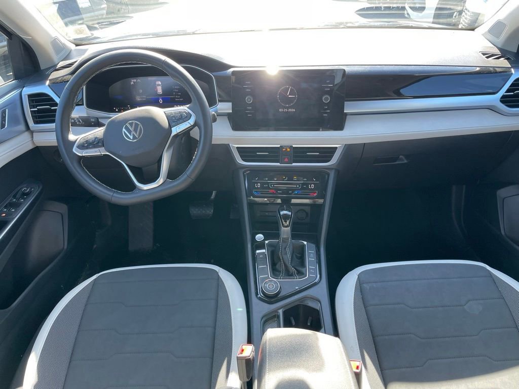 Certified 2025 Volkswagen Taos SE w/ Panoramic Sunroof Package image 10