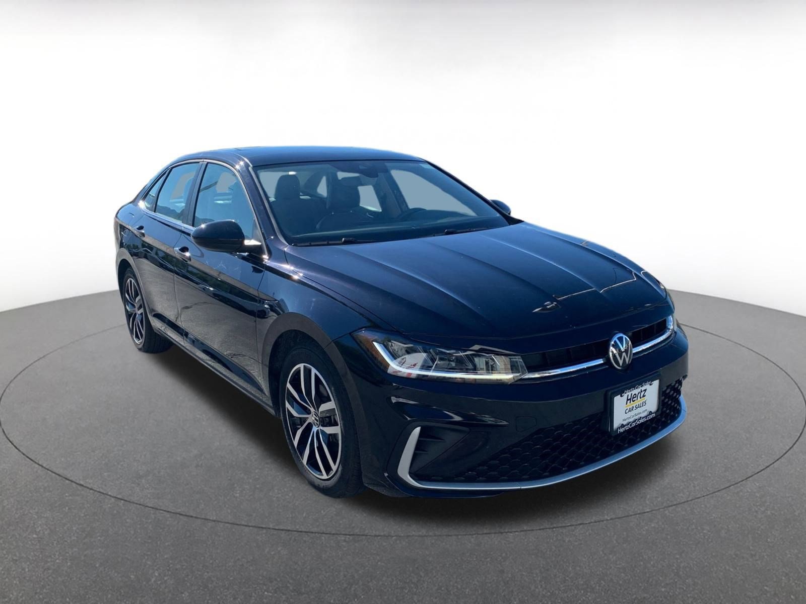 Used 2025 Volkswagen Jetta SE image 1