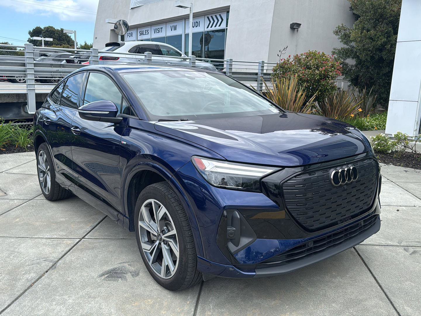 Used 2023 Audi Q4 e-tron Premium w/ Convenience Package AWD/4WD image 4