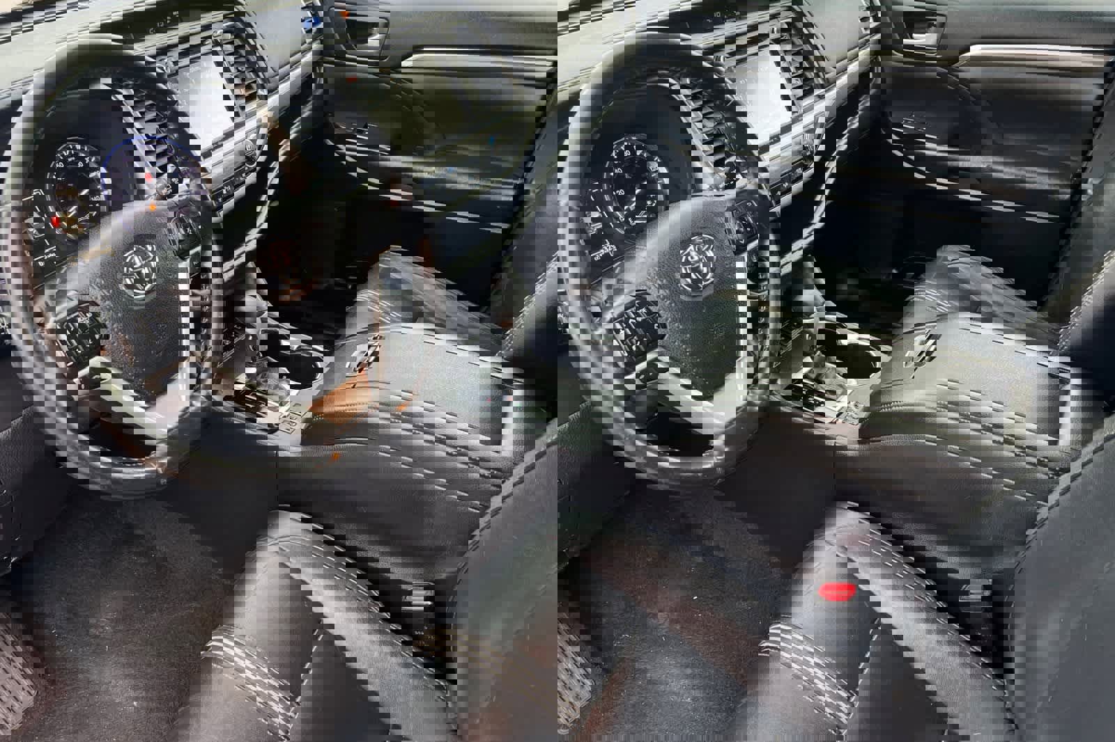 Used 2017 Toyota Highlander SE image 12