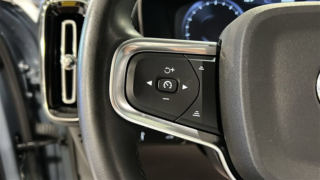 Used 2022 Volvo XC40 T5 R-Design w/ Advanced Package AWD/4WD image 12