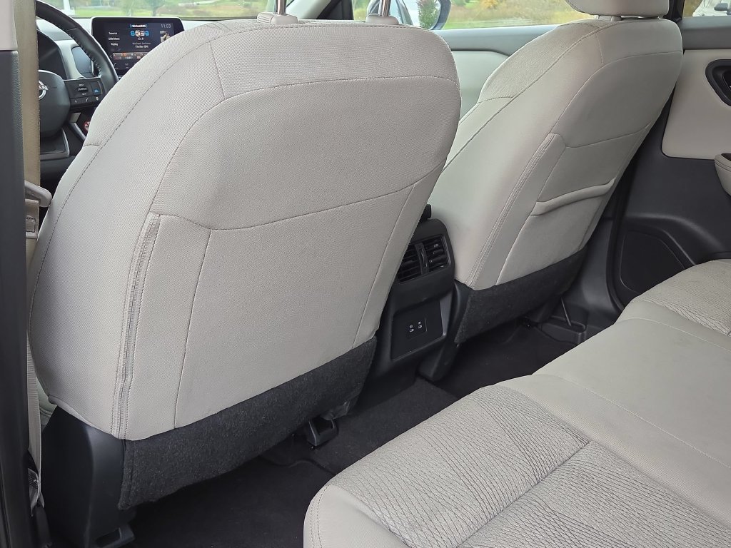 Used 2025 Nissan Rogue SV AWD/4WD image 23