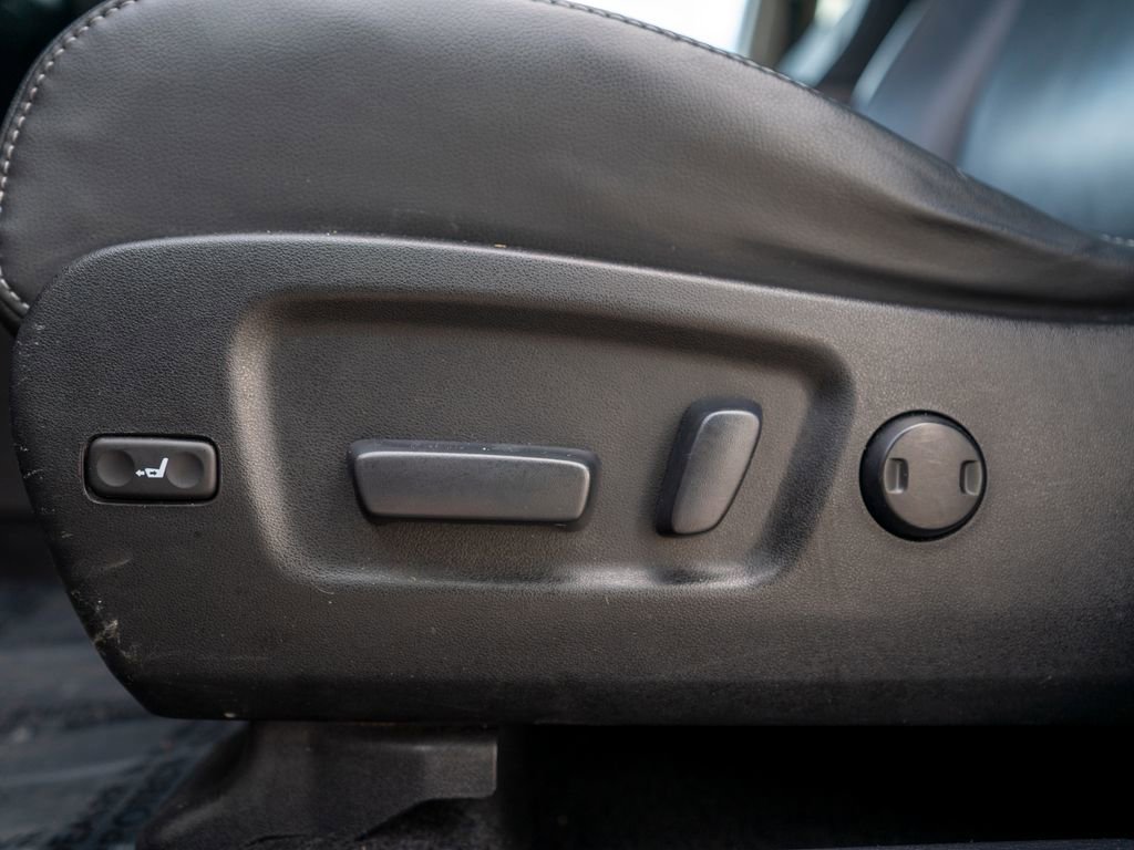 Used 2017 Toyota Highlander SE image 24