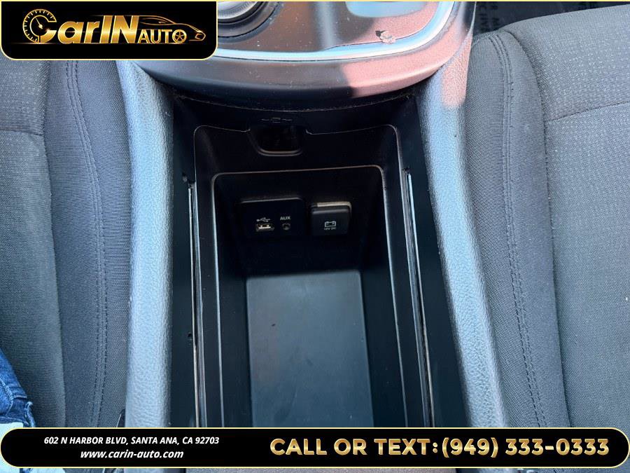 Used 2015 Chrysler 200 Limited image 18