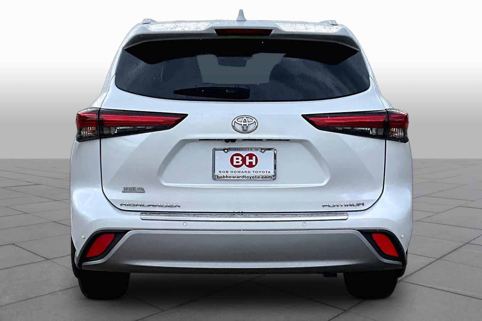 Used 2023 Toyota Highlander Platinum FWD image 5