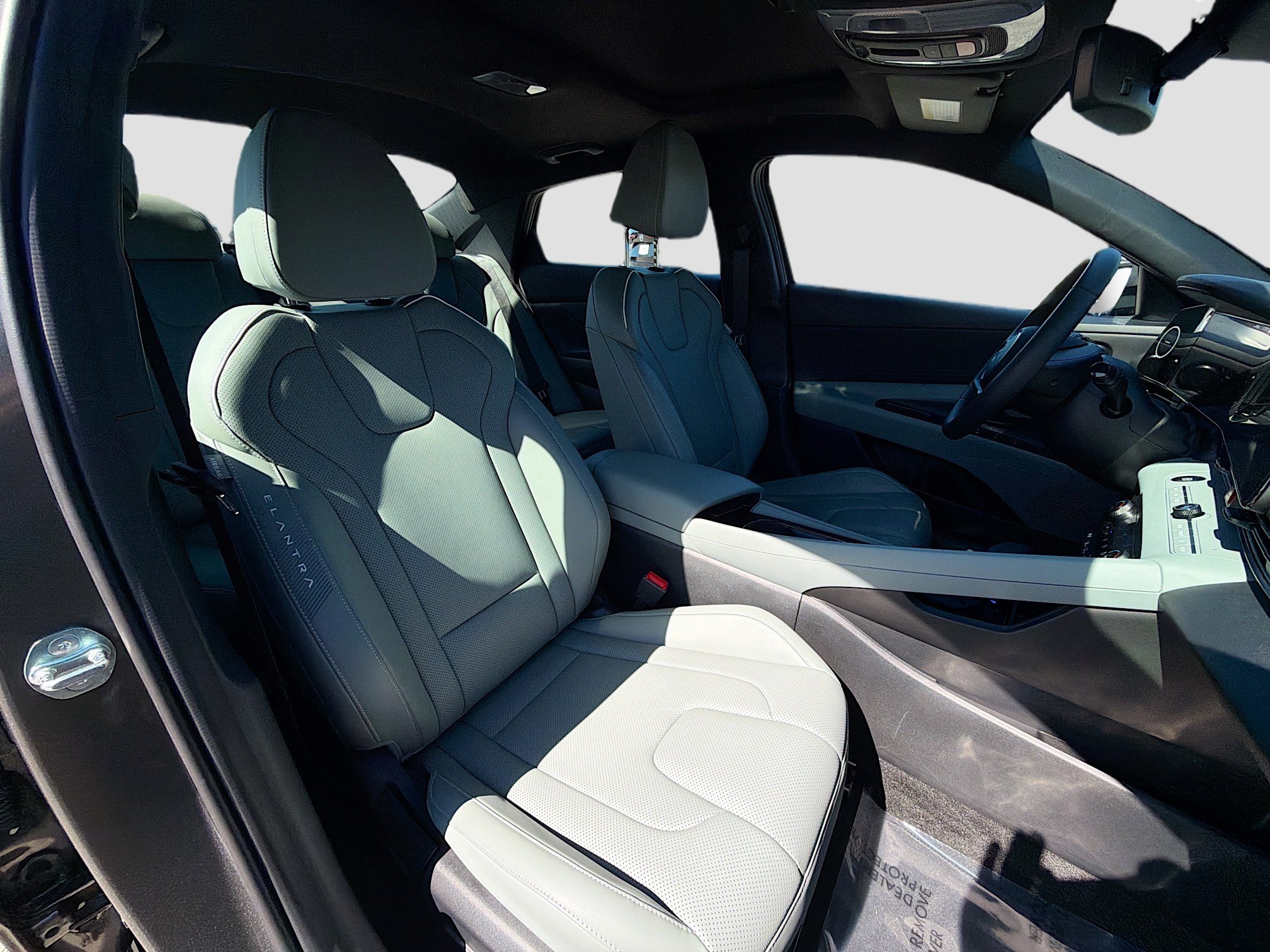 Used 2025 Hyundai Elantra Limited image 14