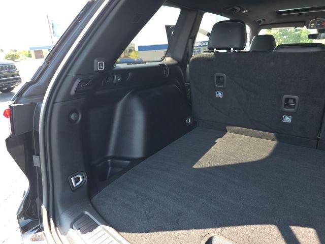Used 2025 Jeep Grand Cherokee Altitude AWD/4WD image 31