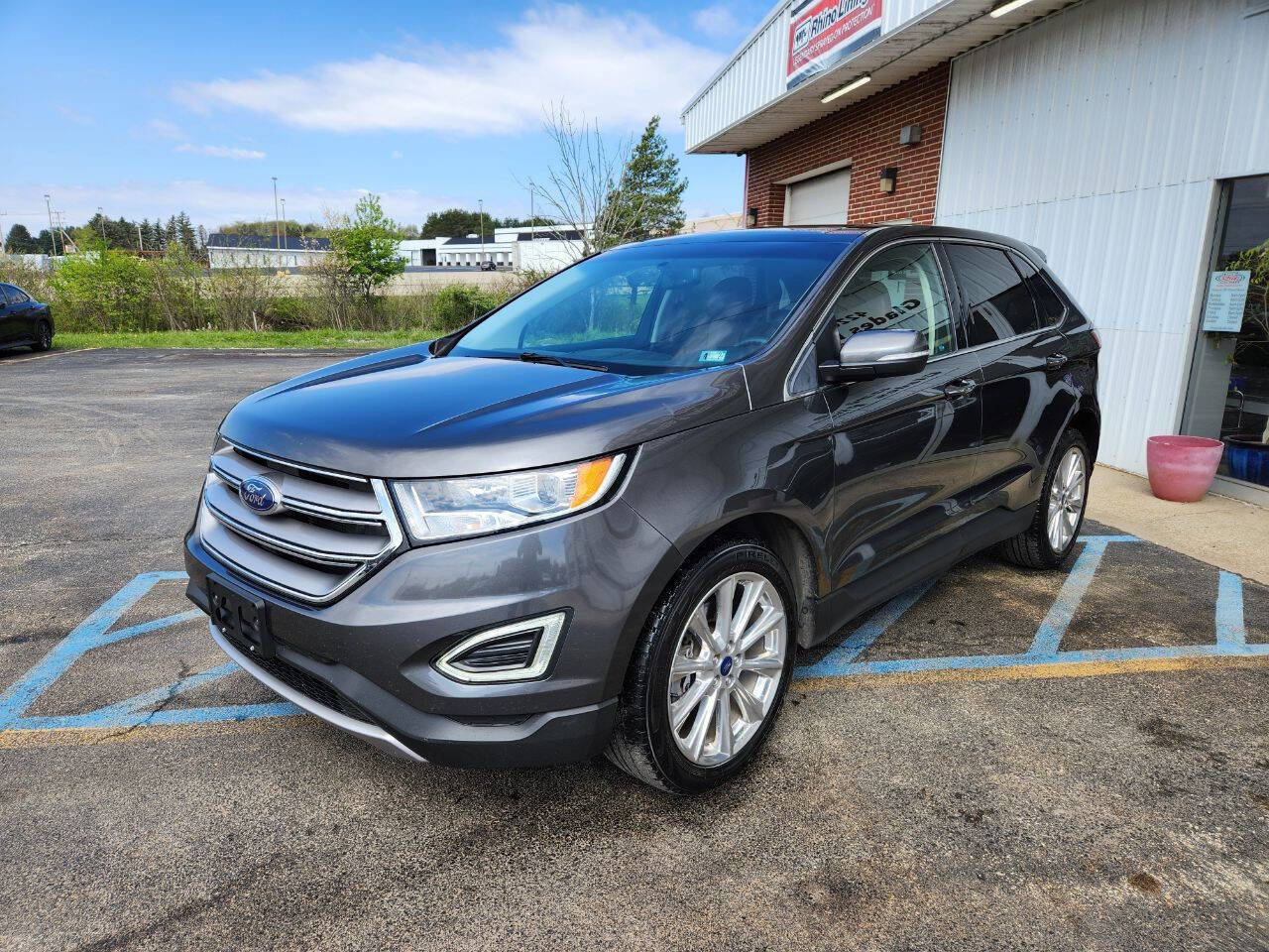 Used 2017 Ford Edge Titanium w/ Equipment Group 301A AWD/4WD image 3