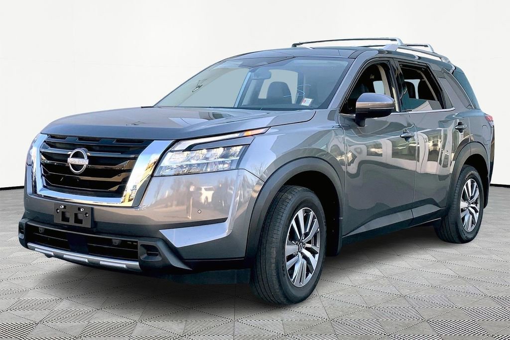 Used 2023 Nissan Pathfinder SL image 3
