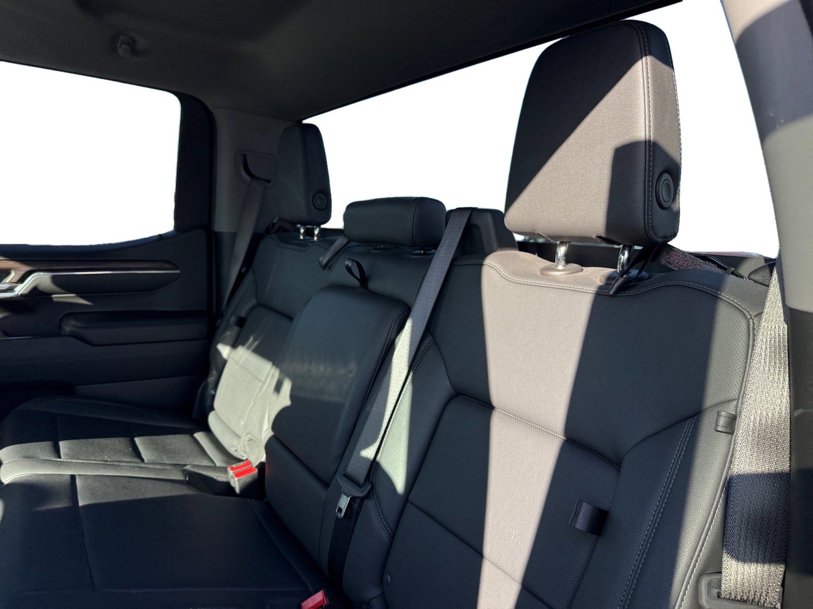 Used 2025 GMC Sierra 1500 SLT image 16