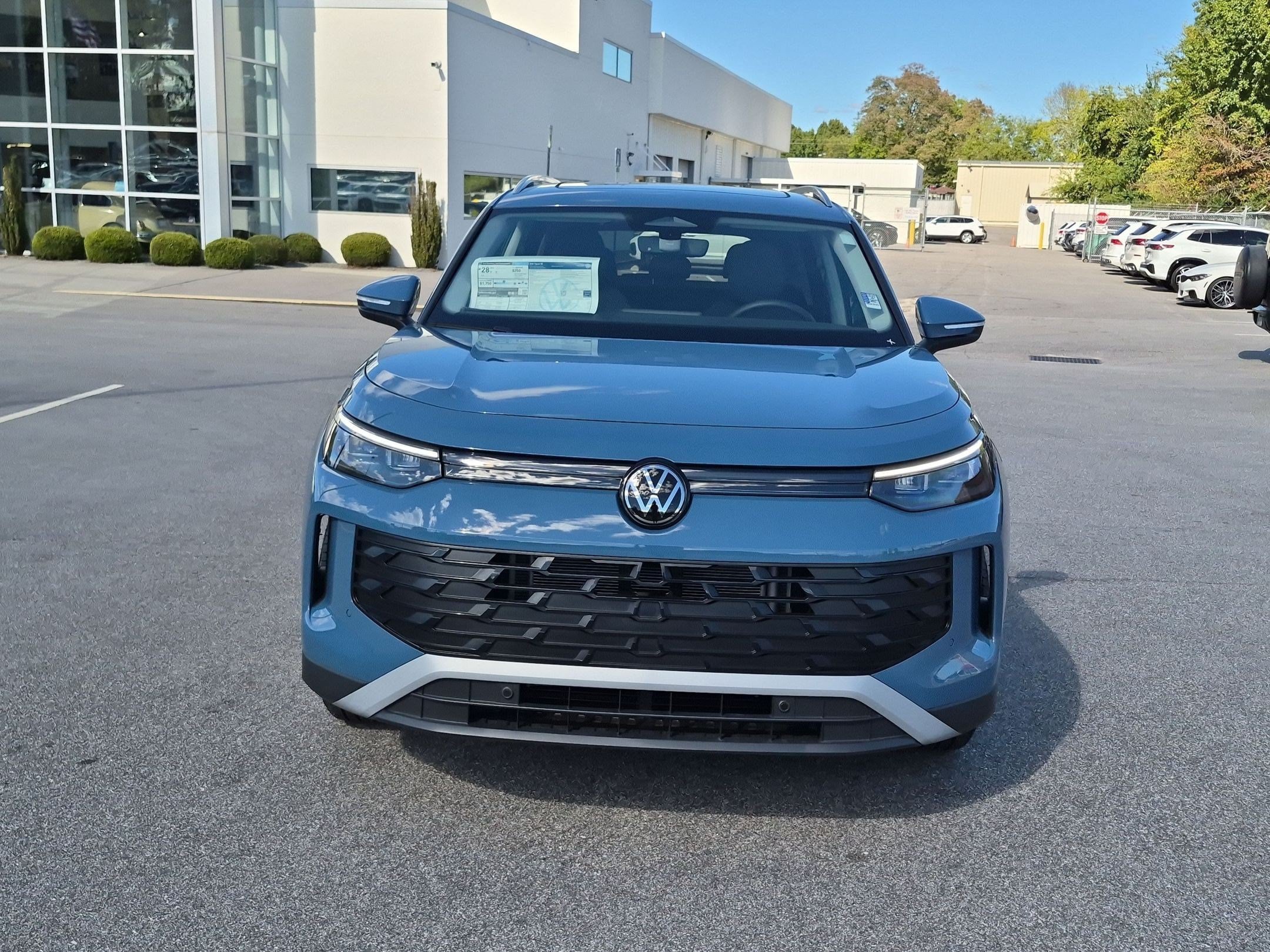 New 2026 Volkswagen Tiguan SE FWD image 8
