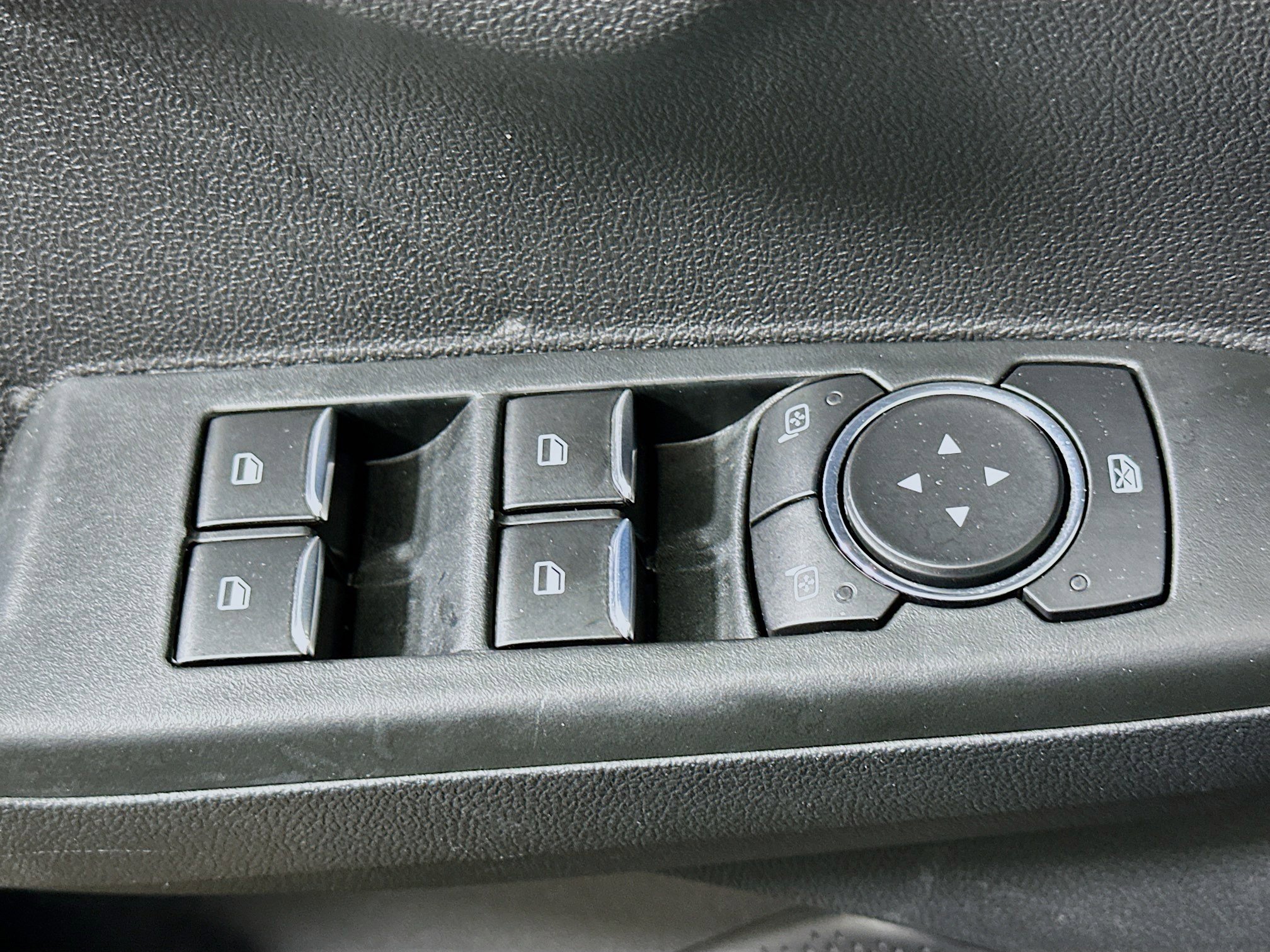 Used 2022 Ford Escape S image 15
