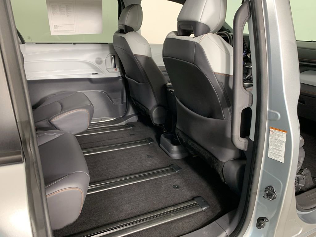 Used 2021 Toyota Sienna XSE w/ XSE Plus Package image 40