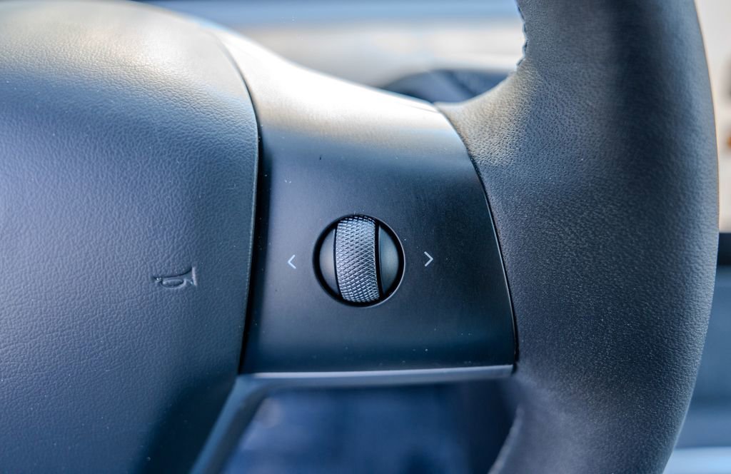 Used 2023 Tesla Model Y Long Range image 7