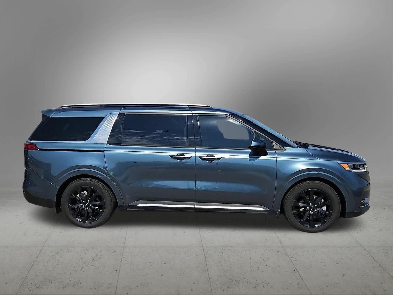 Used 2023 Kia Carnival SX FWD image 7