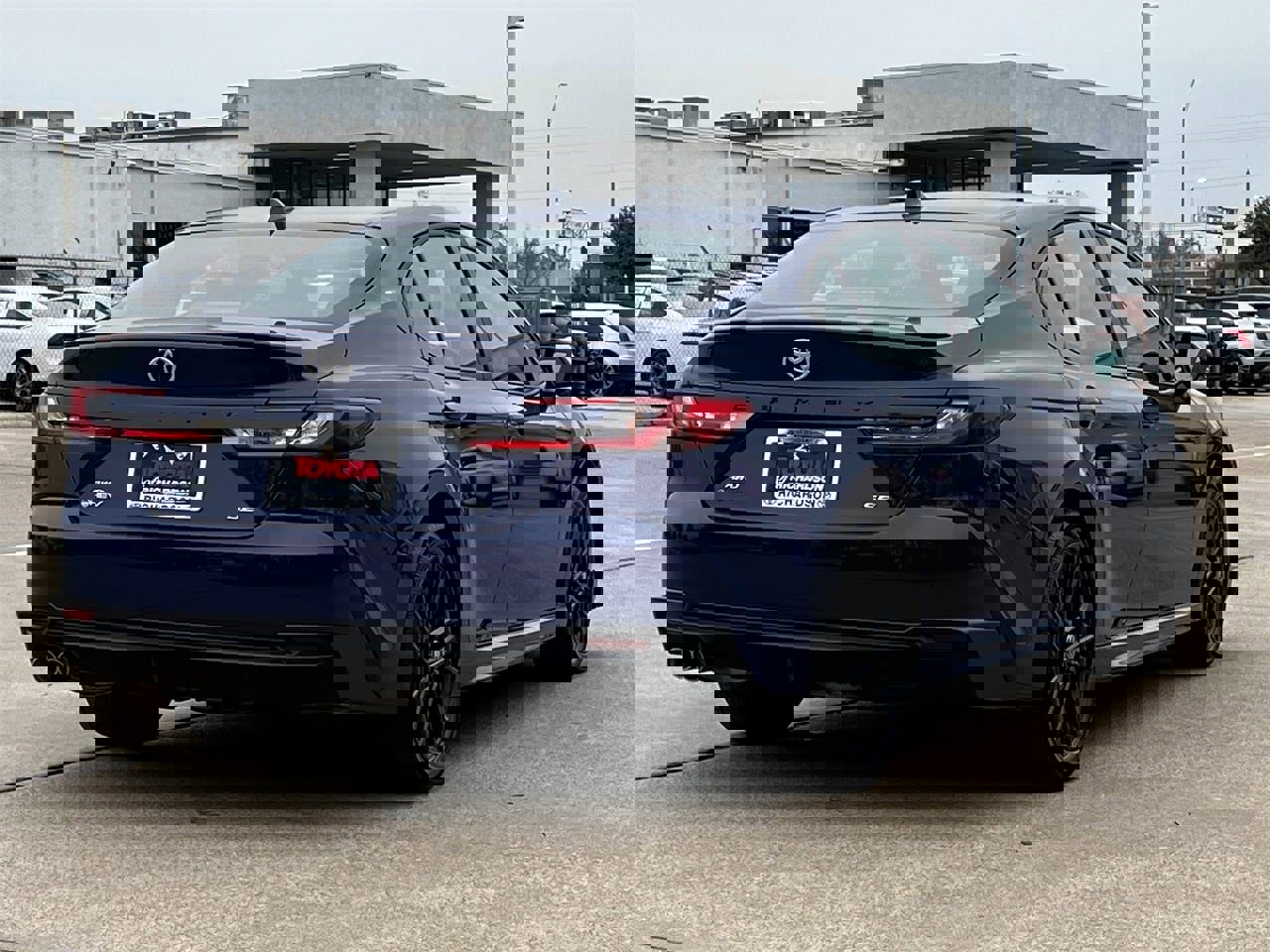 Used 2025 Toyota Camry SE image 4