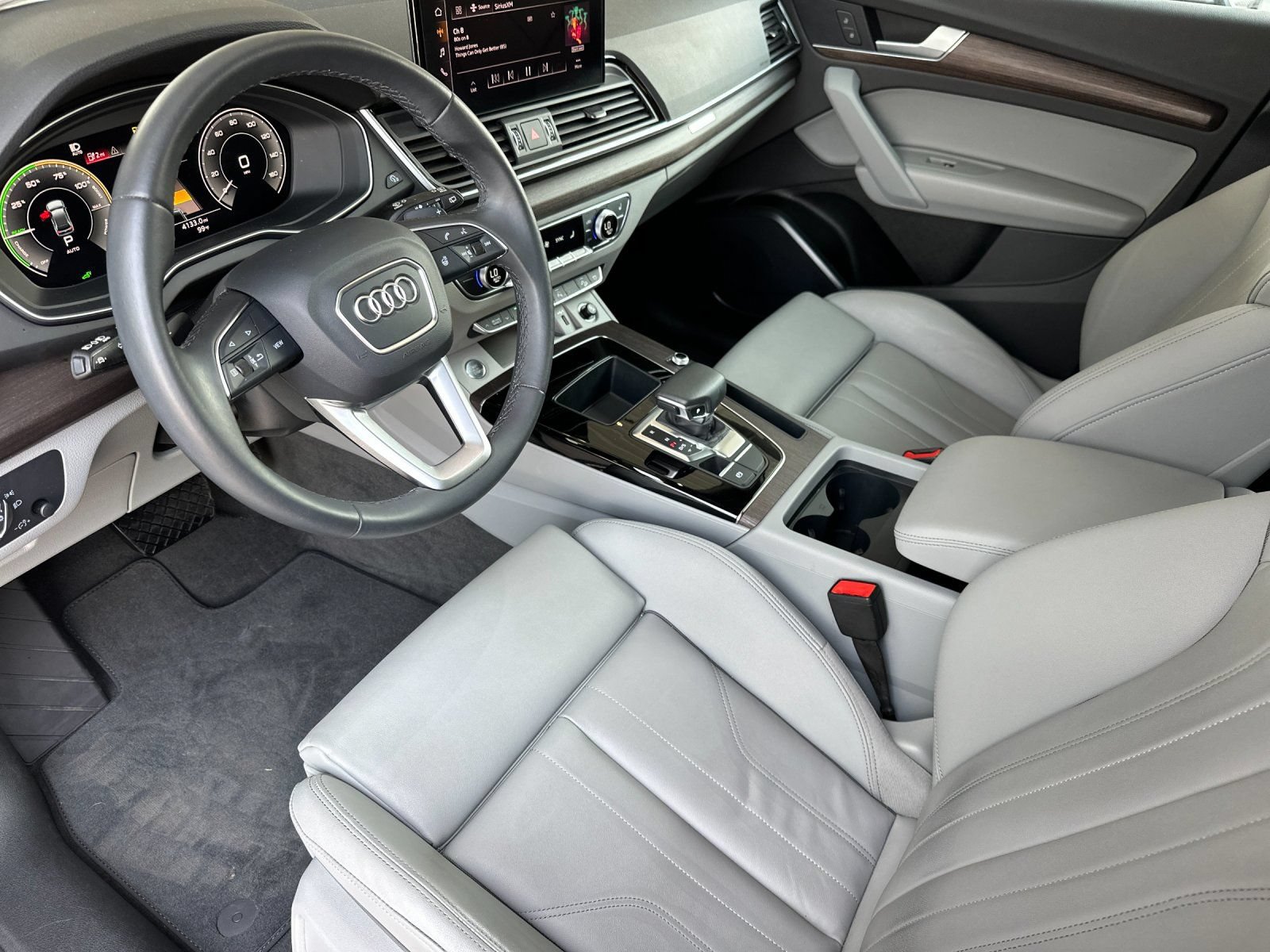 Used 2023 Audi Q5 e Premium w/ Convenience Package AWD/4WD image 9