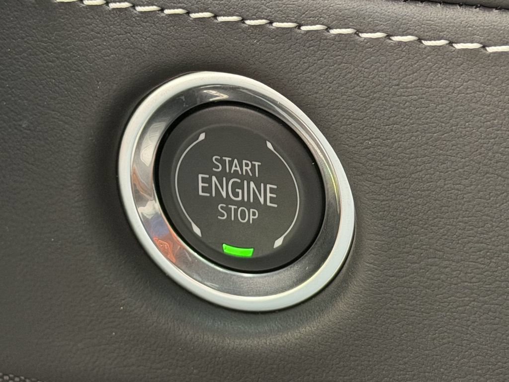 Certified 2025 Cadillac Escalade ESV Sport Platinum w/ LPO, ONYX Package AWD/4WD image 30