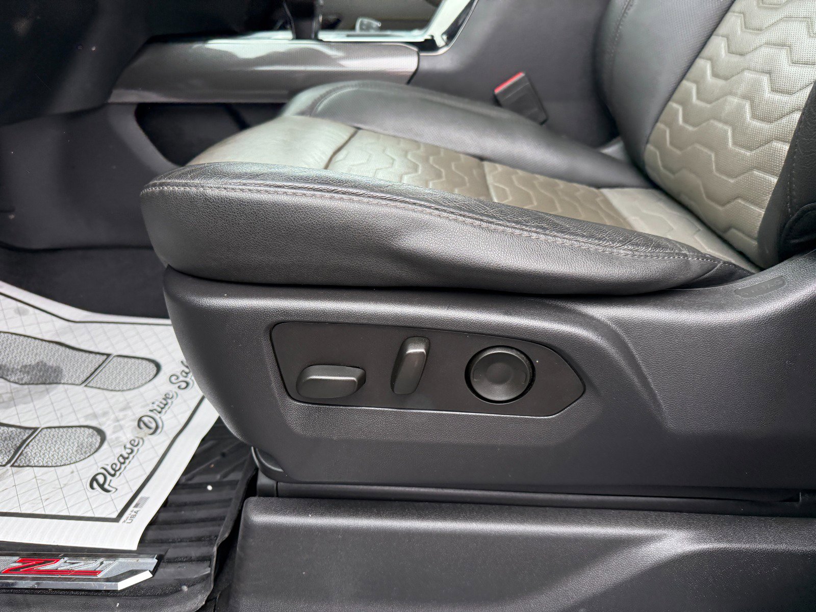 Used 2022 Chevrolet Silverado 1500 ZR2 w/ Technology Package image 25