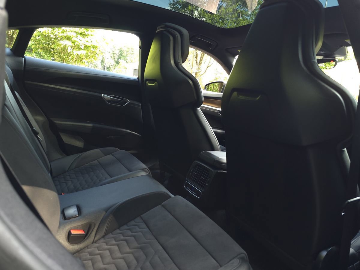 Used 2023 Audi e-tron GT Premium Plus AWD/4WD image 19