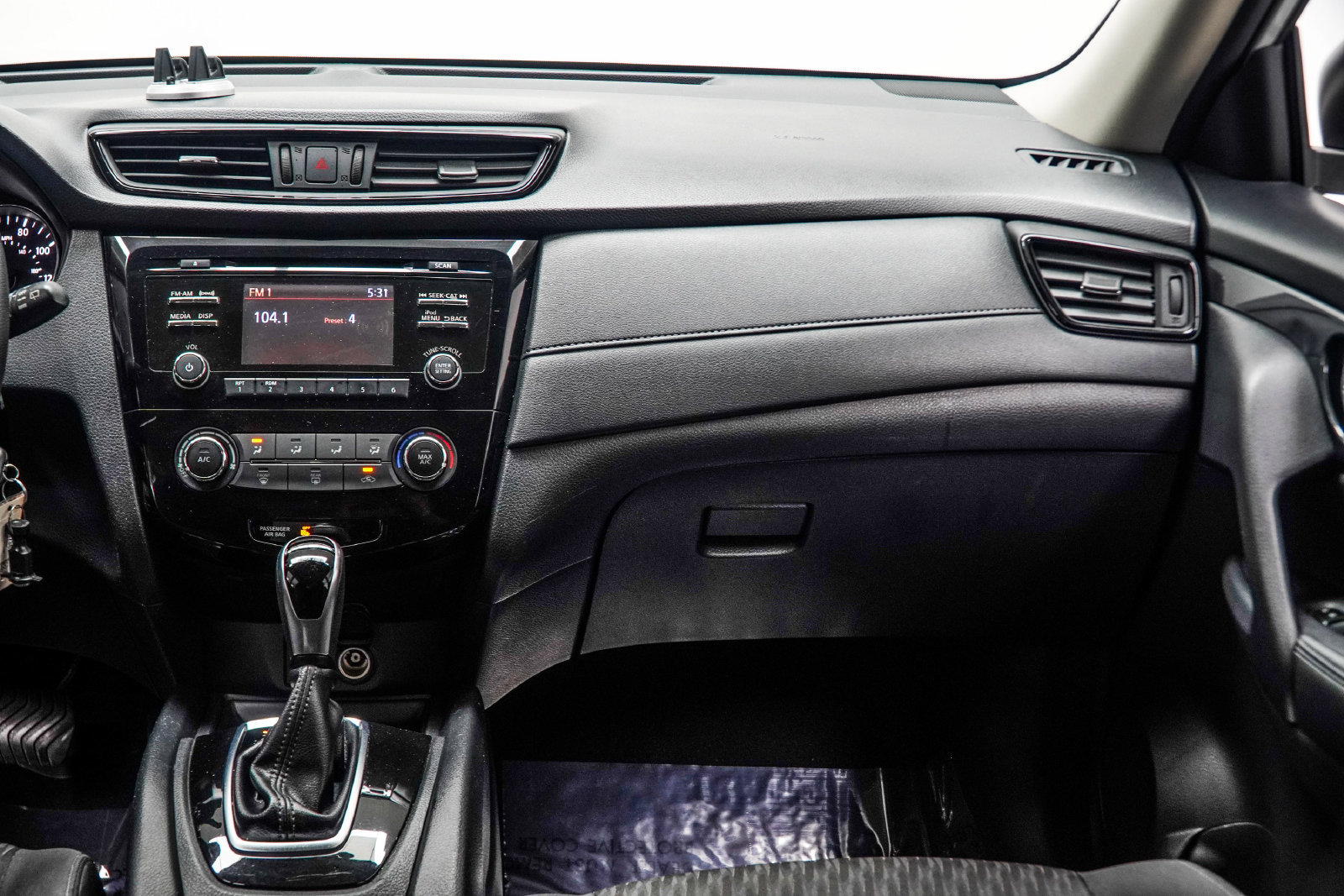 Used 2017 Nissan Rogue S FWD image 19